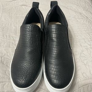 Lulus slip ons